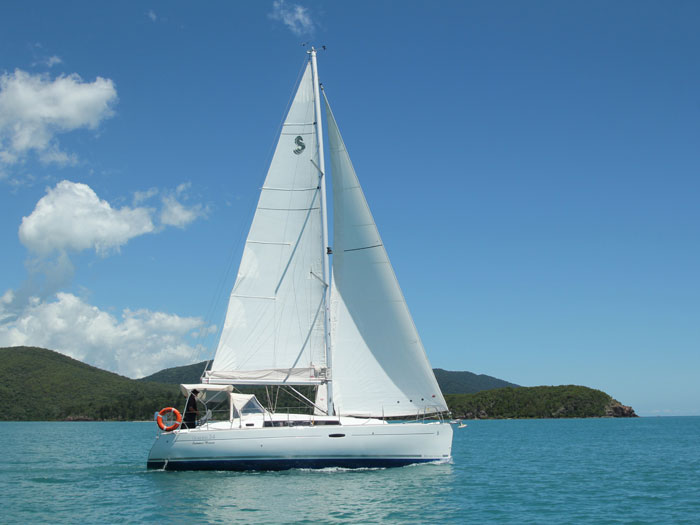 charter a sailing yacht Summer Breeze