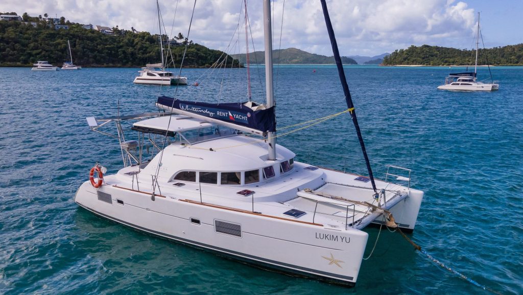 whitsunday yacht charter companies